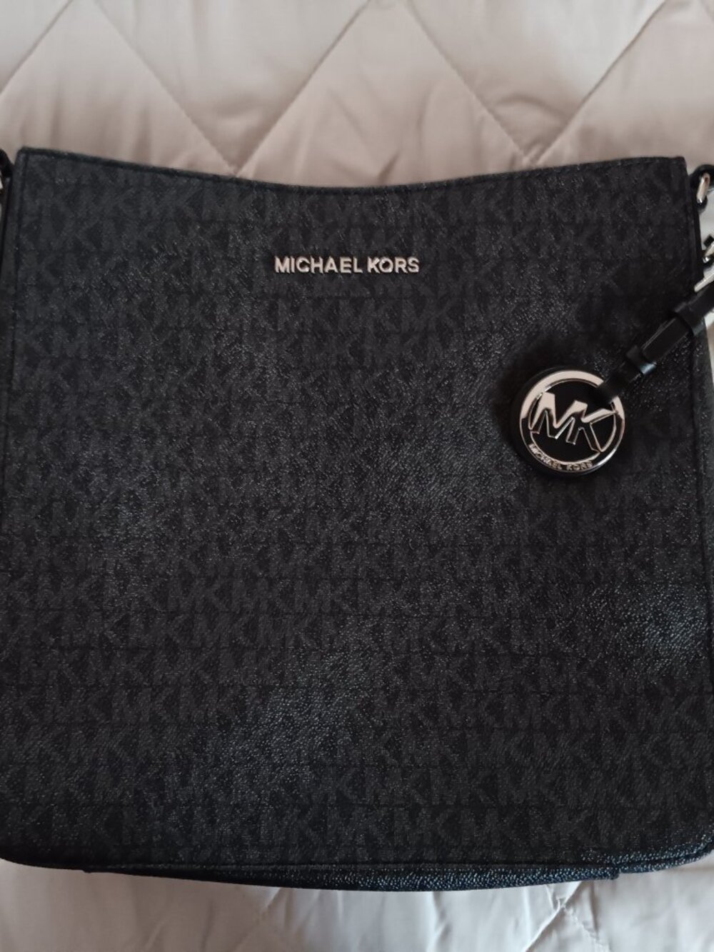 *PRICE DROP* MICHAEL KORS JET SET TRAVEL LARGE MESSENGER CROSSBODY BAG